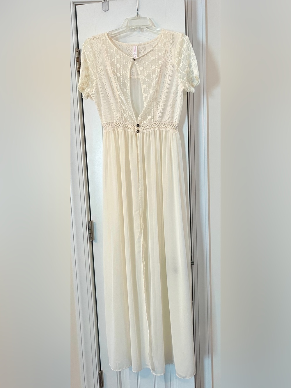 Xhilaration Cream Lace Maxi Dress/tunic/accessory statement piece  Keyhole Front